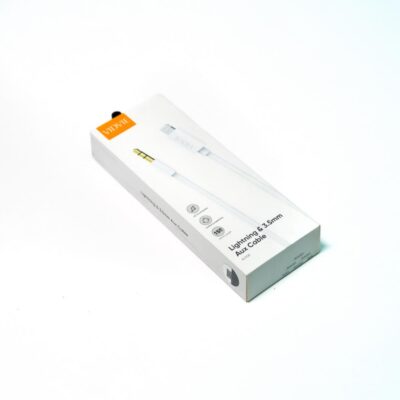 AUX Lightning to 3.5mm Cable – Audio adapter cable.